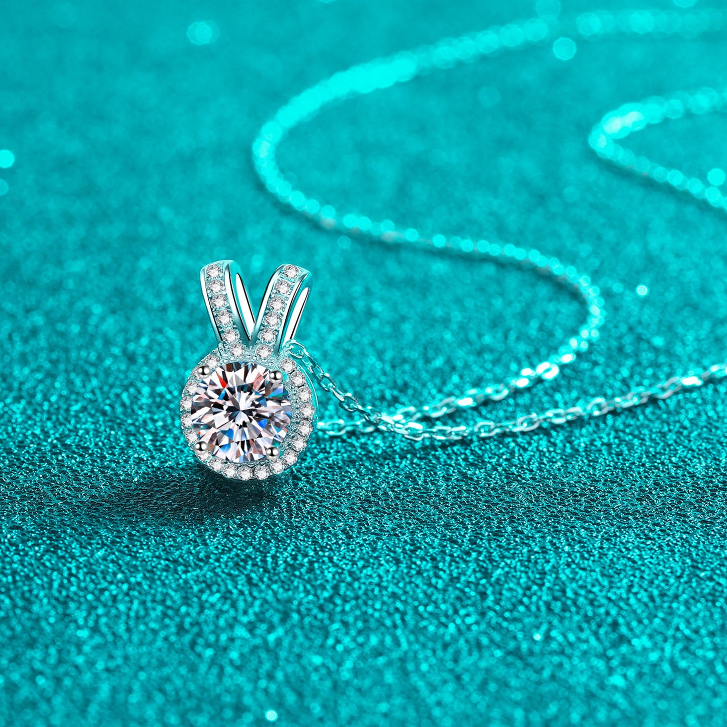 Collier pendentif en forme d'oreilles de lapin en moissanite de 1 carat