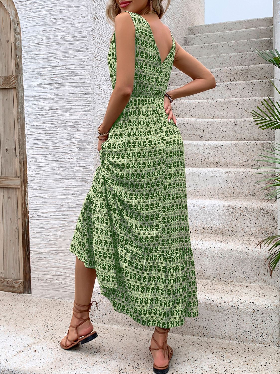 Robe mi-longue imprimée à col en V et ceinture nouée Perfee