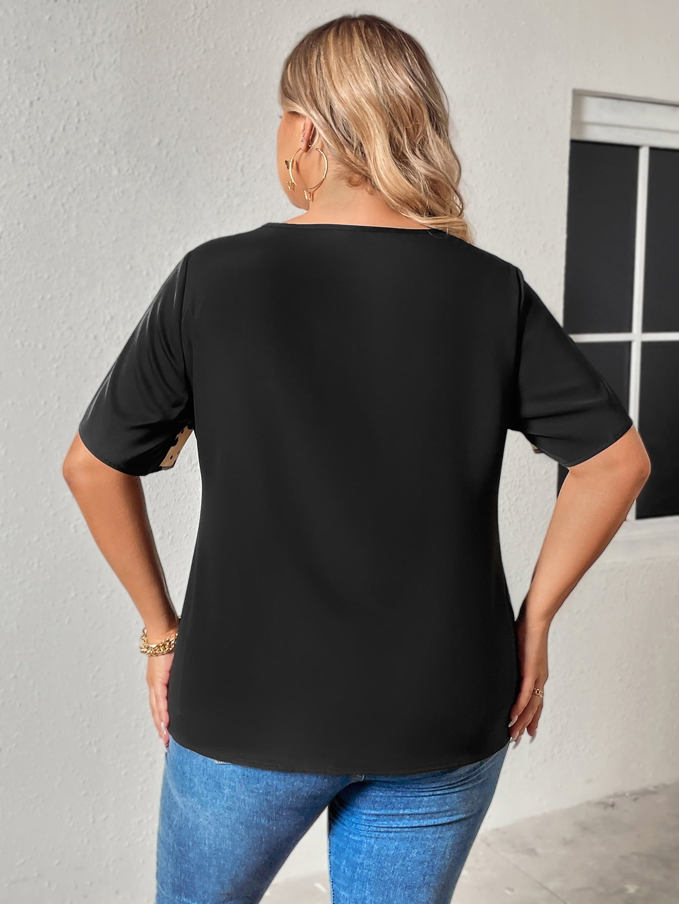 Chemisier Honey grande taille à manches raglan et col en V avec détails en chaîne