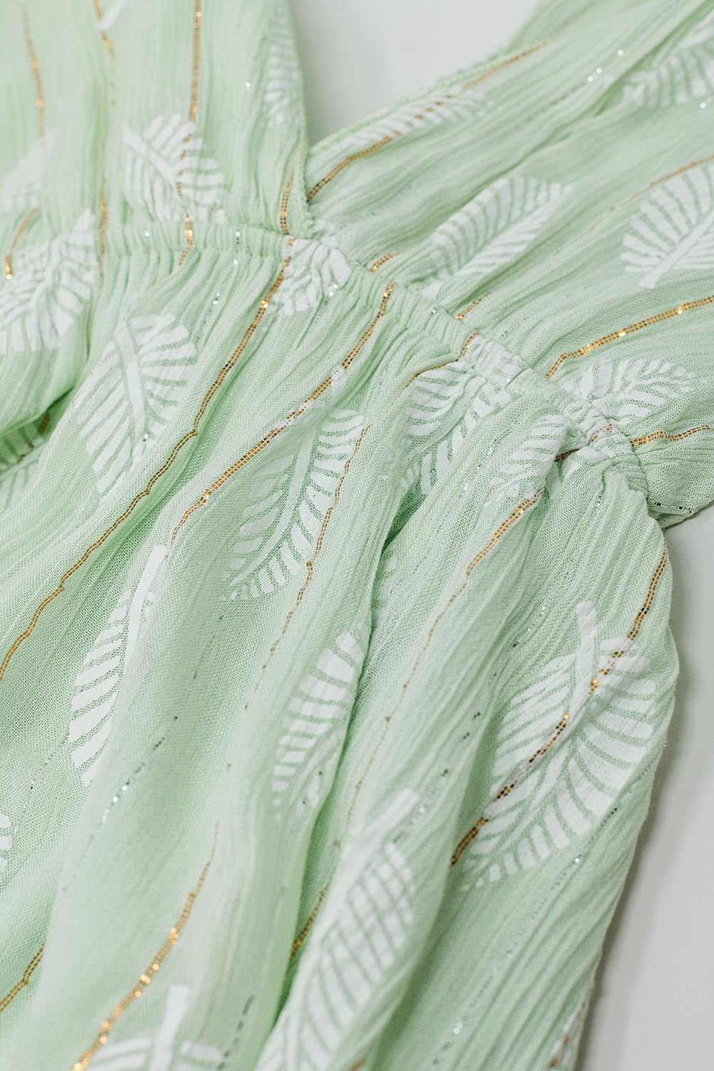 Robe mi-longue à imprimé feuilles de menthe et détails en lurex