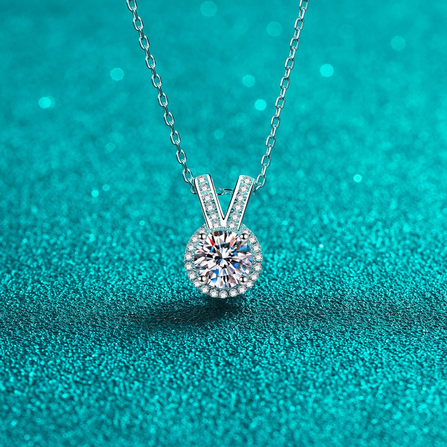 Collier pendentif en forme d'oreilles de lapin en moissanite de 1 carat