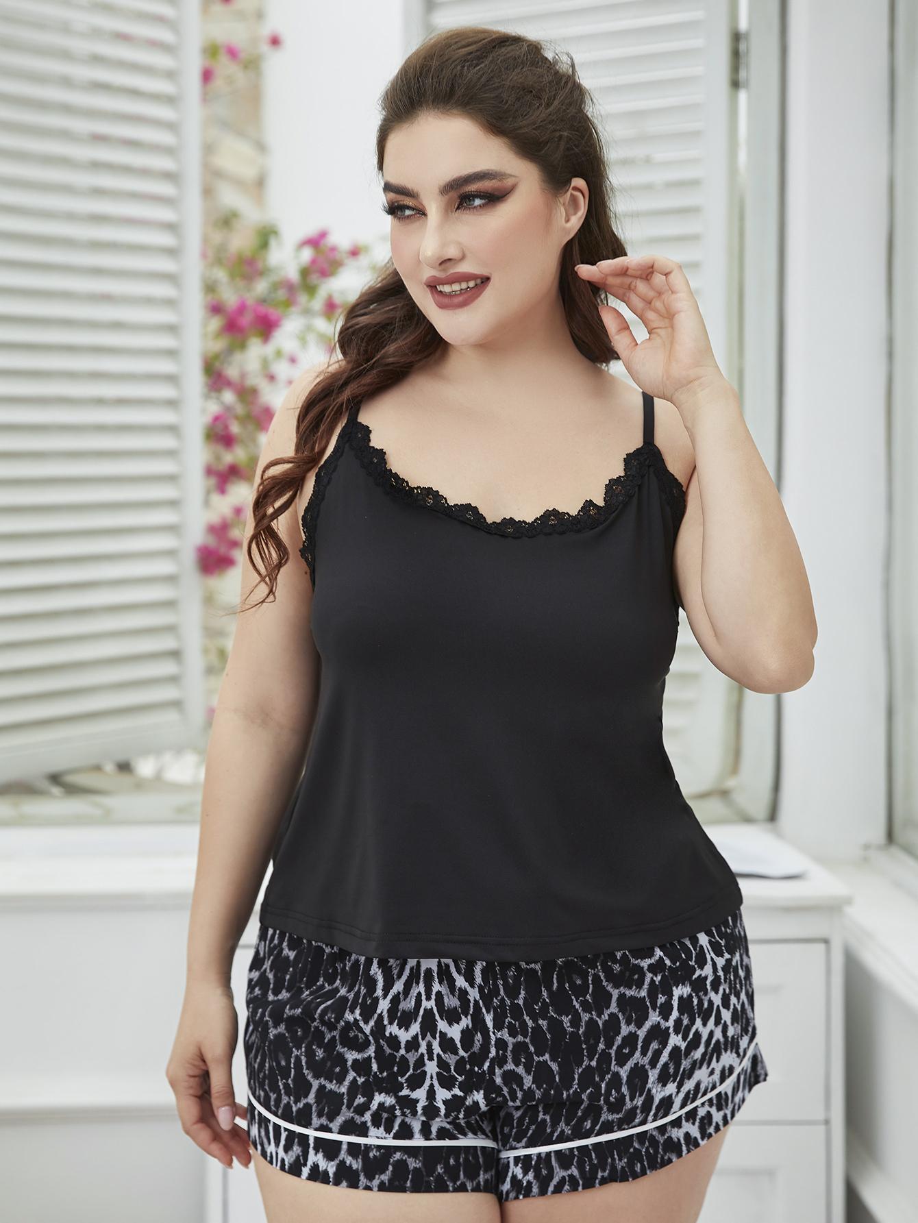 Ensemble pyjama grande taille avec camisole à col rond et short imprimé en dentelle