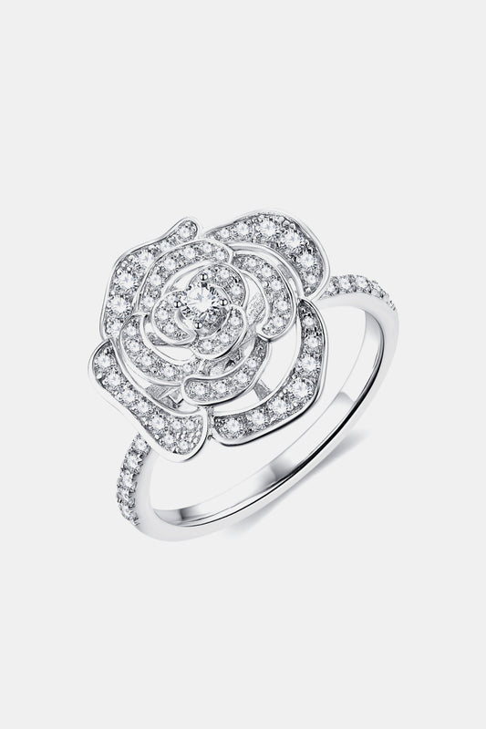 Bague en forme de fleur en moissanite