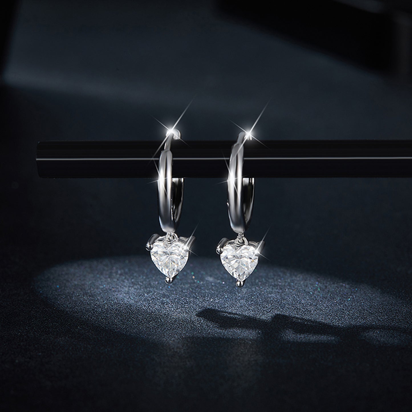 Boucles d'oreilles en forme de cœur en argent sterling 925 avec moissanite de 1 carat