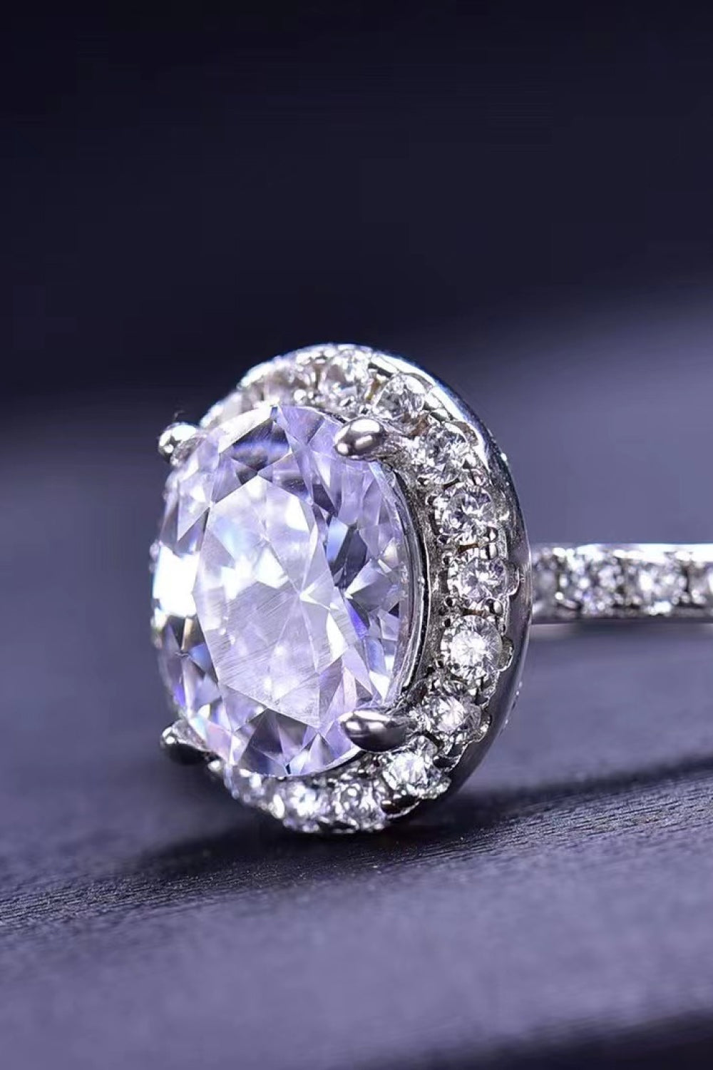 Bague en platine plaquée avec moissanite de 2 carats