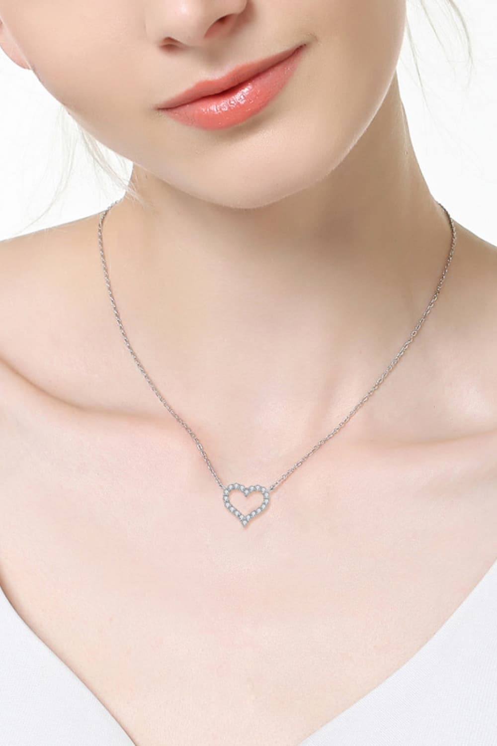 Collier en forme de cœur plaqué platine avec moissanite Adored