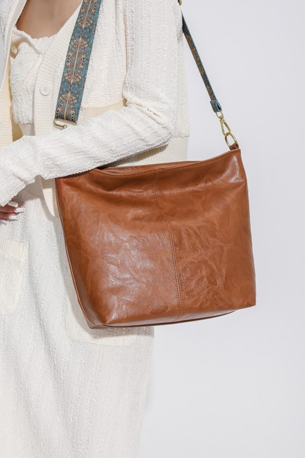 Sac à bandoulière en cuir vegan à motif rétro Zenana