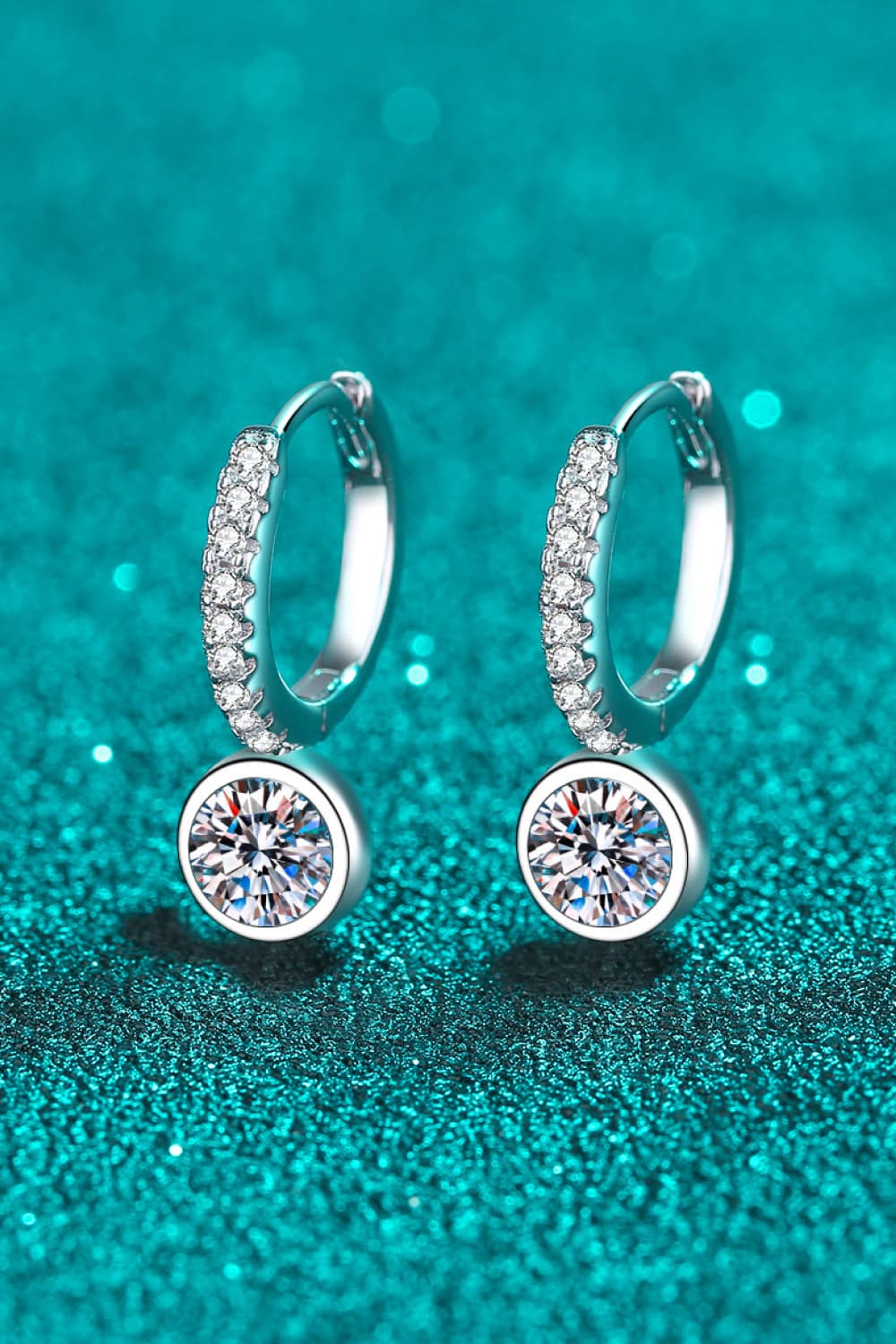 Boucles d'oreilles pendantes en plaqué rhodium avec moissanite de 1 carat