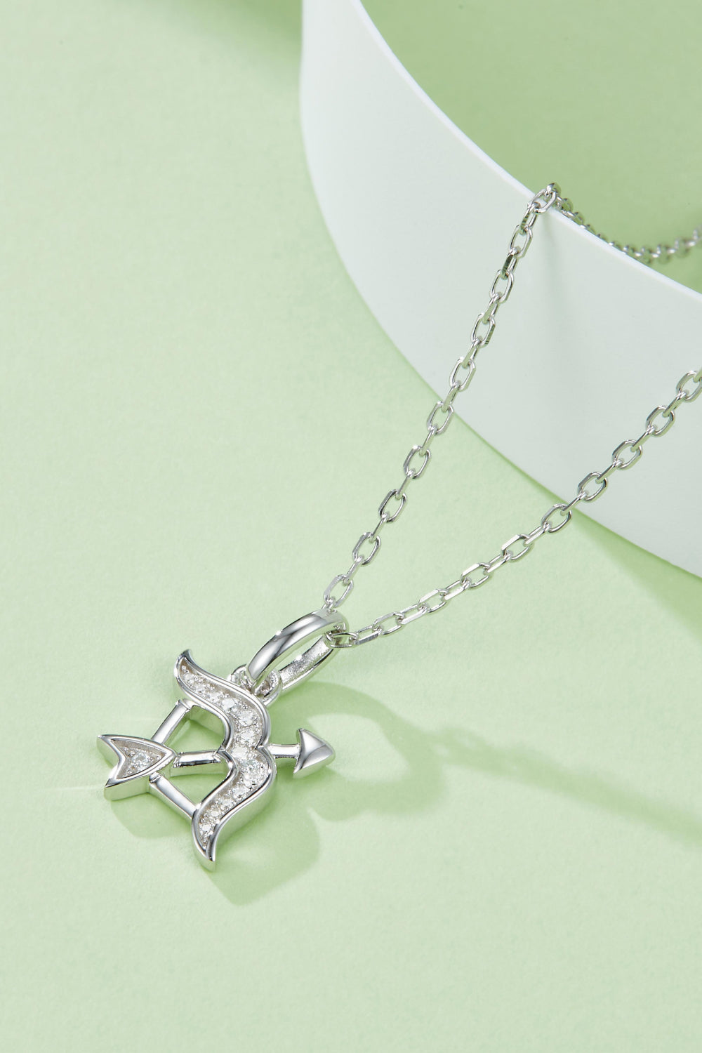 Collier avec pendentif constellation en moissanite