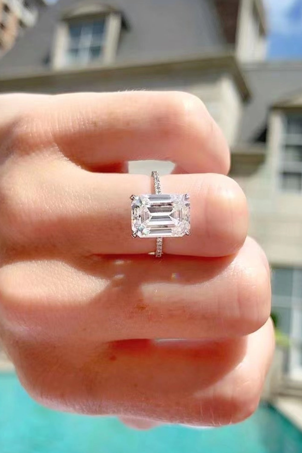 Bague avec pierre latérale en moissanite de 5 carats