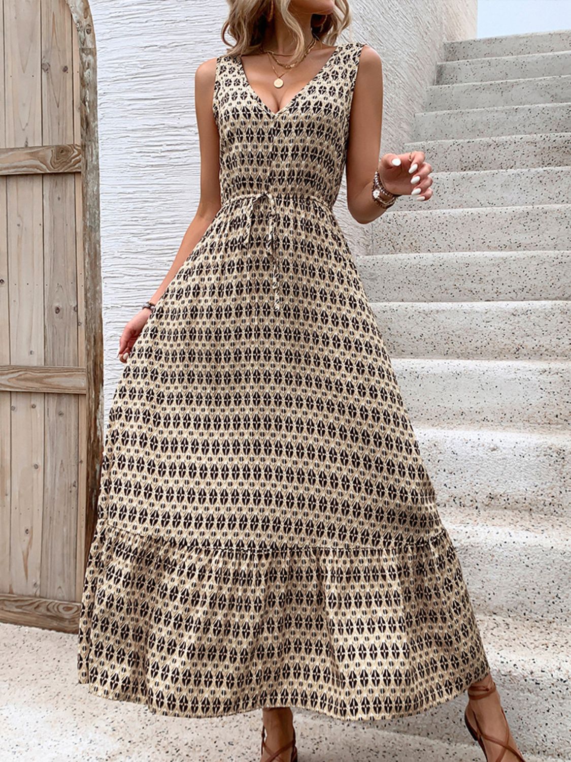 Robe mi-longue imprimée à col en V et ceinture nouée Perfee