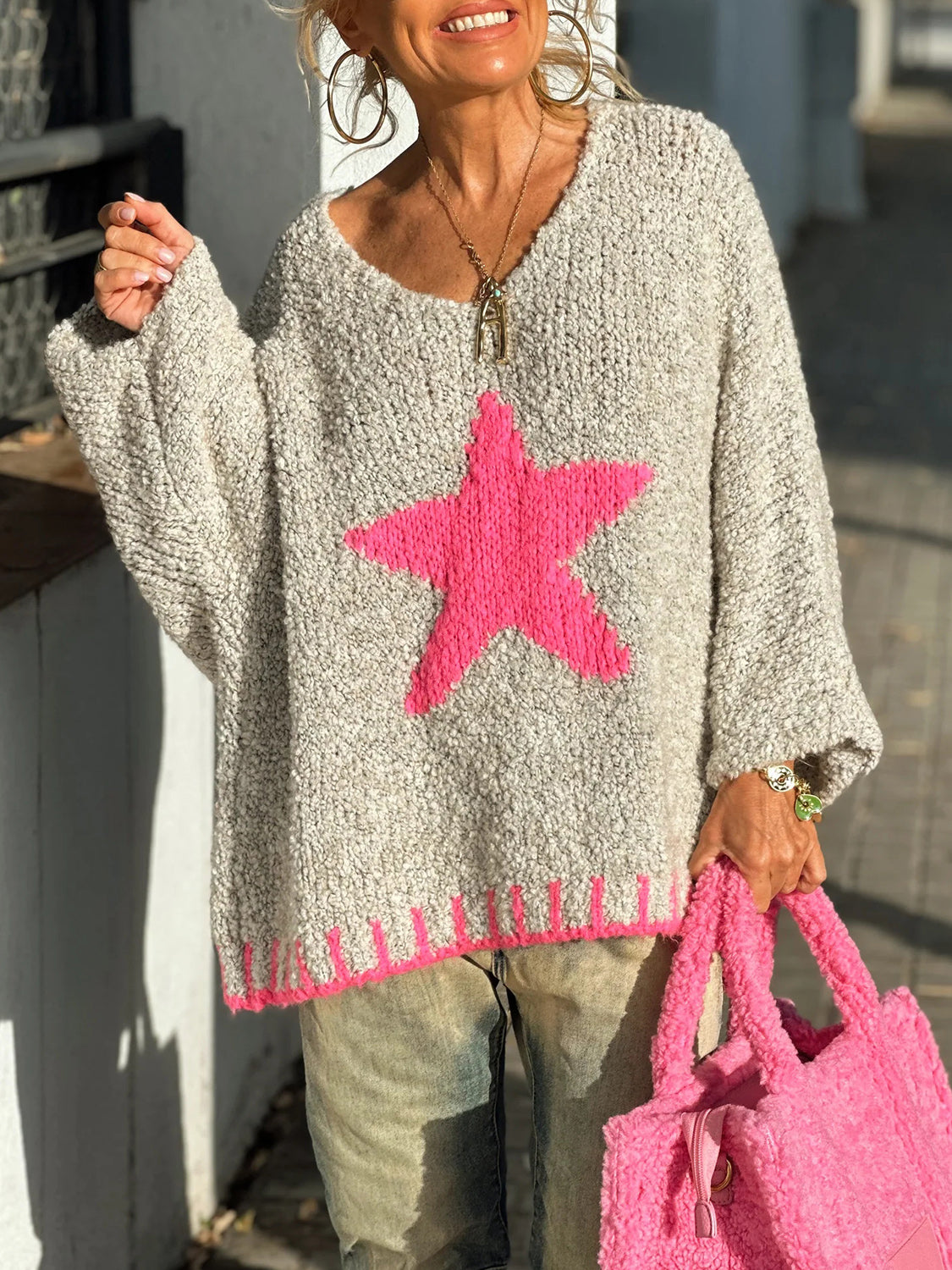 Pull oversize à manches longues et col en V avec étoiles