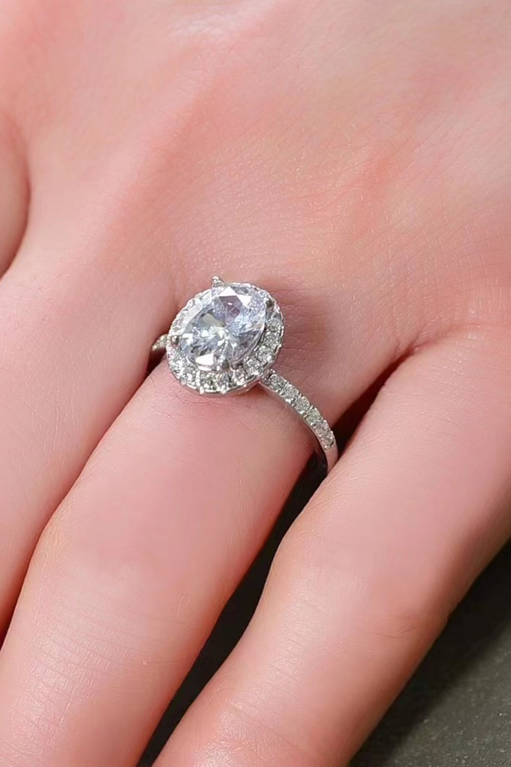 Bague en platine plaquée avec moissanite de 2 carats