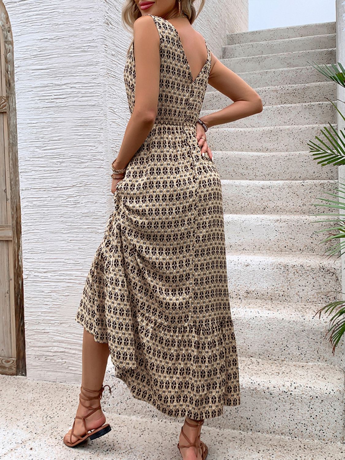 Robe mi-longue imprimée à col en V et ceinture nouée Perfee