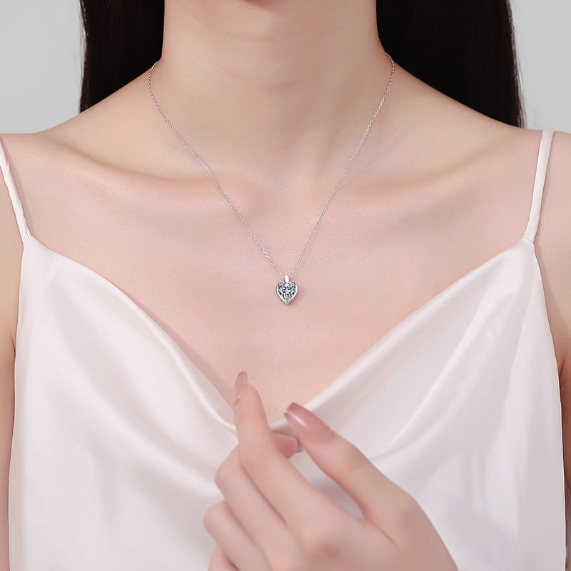 Collier en argent sterling 925 en forme de cœur avec moissanite de 2 carats