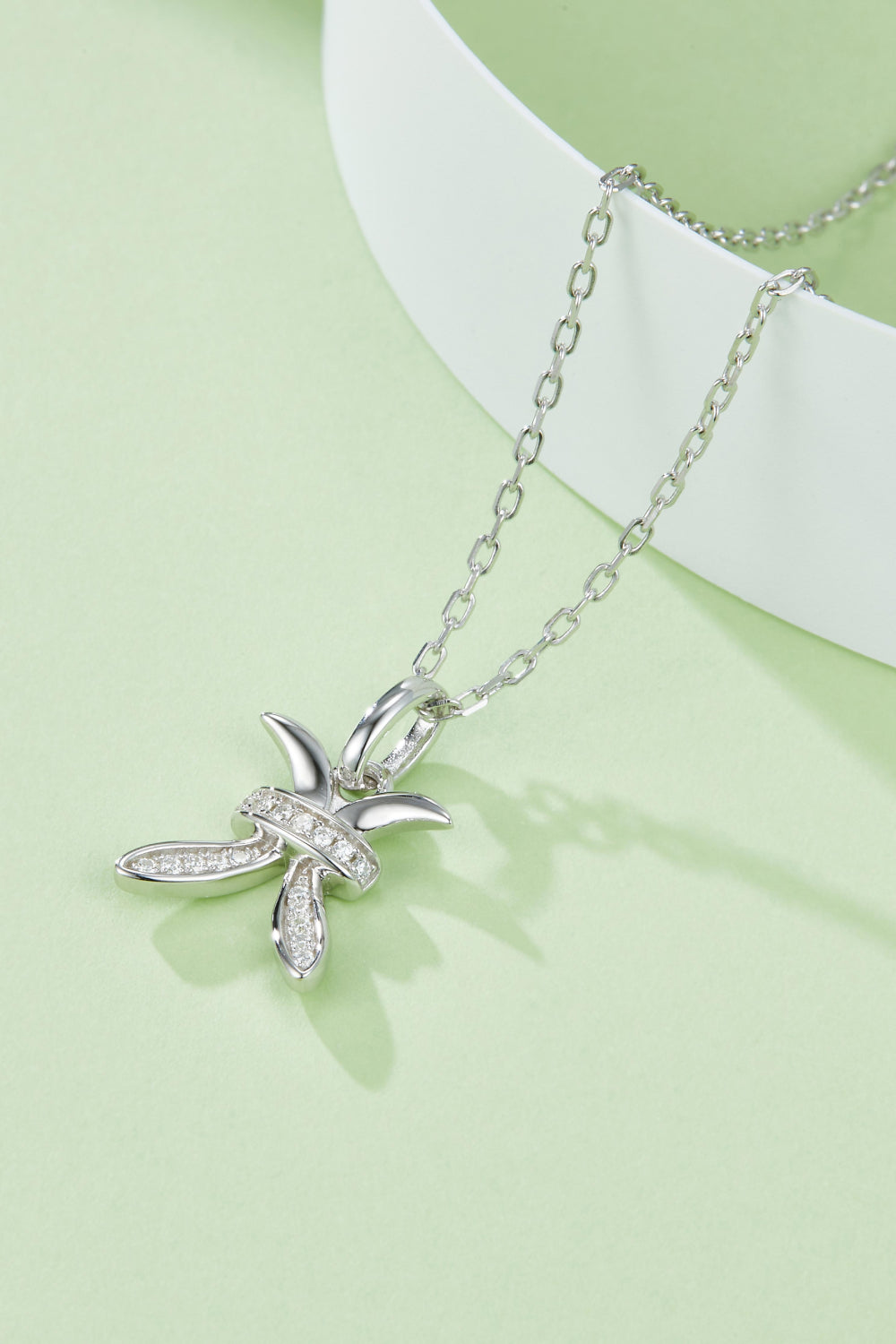 Collier avec pendentif constellation en moissanite