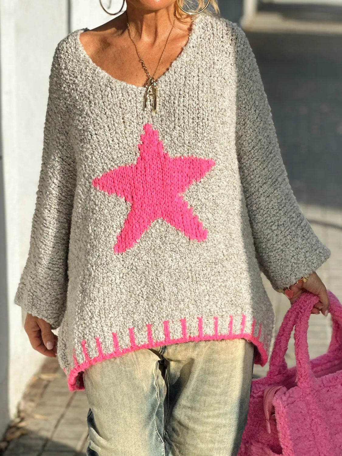 Pull oversize à manches longues et col en V avec étoiles