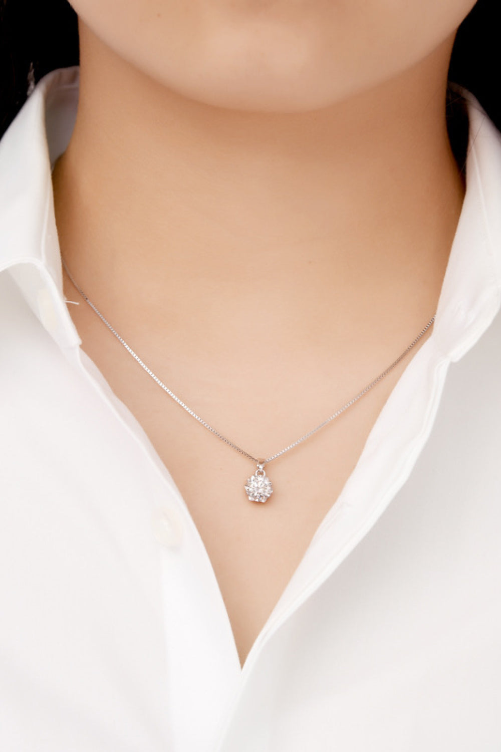 Collier avec pendentif en moissanite de 1 carat plaqué platine