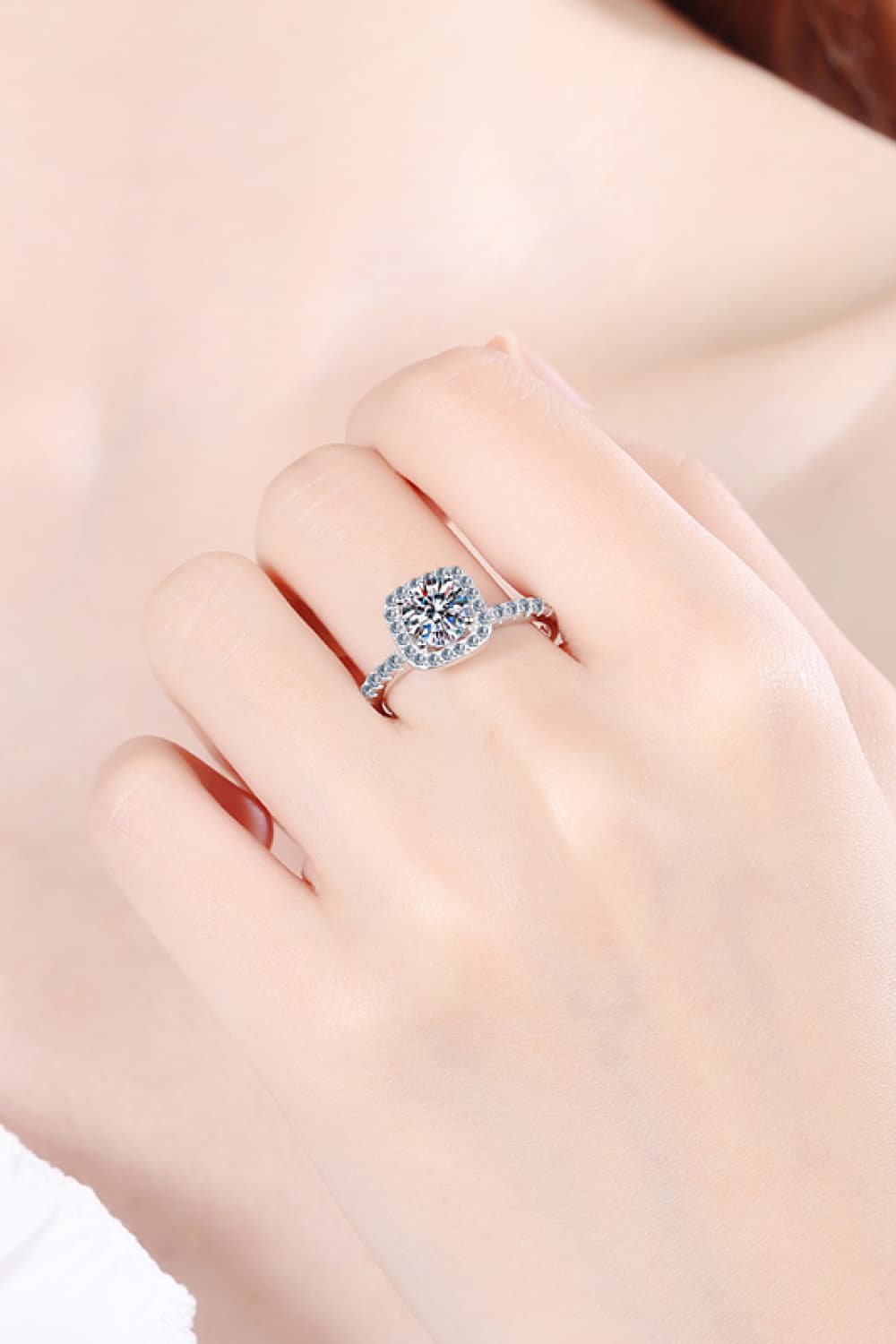 Bague halo carrée en moissanite de 2 carats