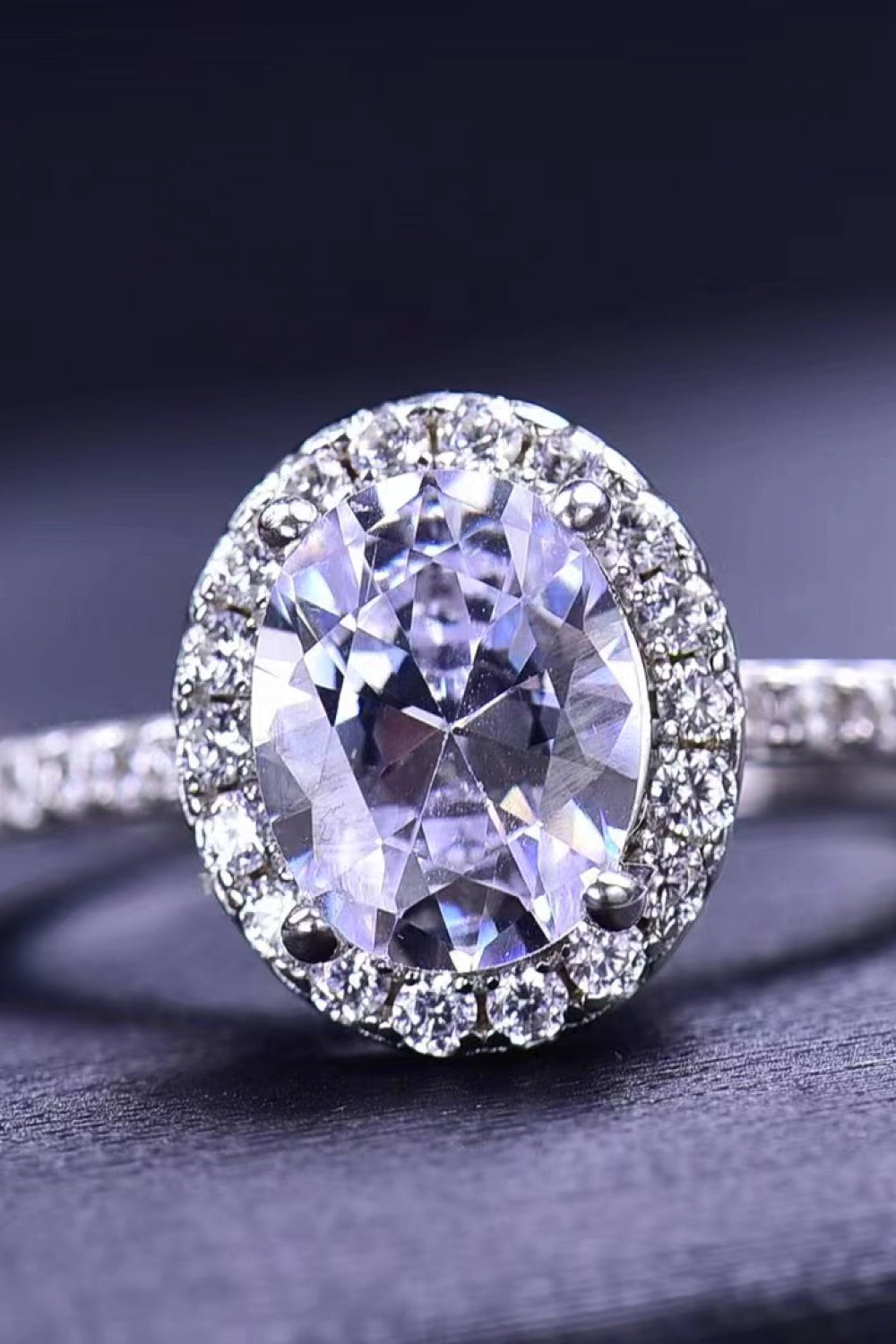 Bague en platine plaquée avec moissanite de 2 carats