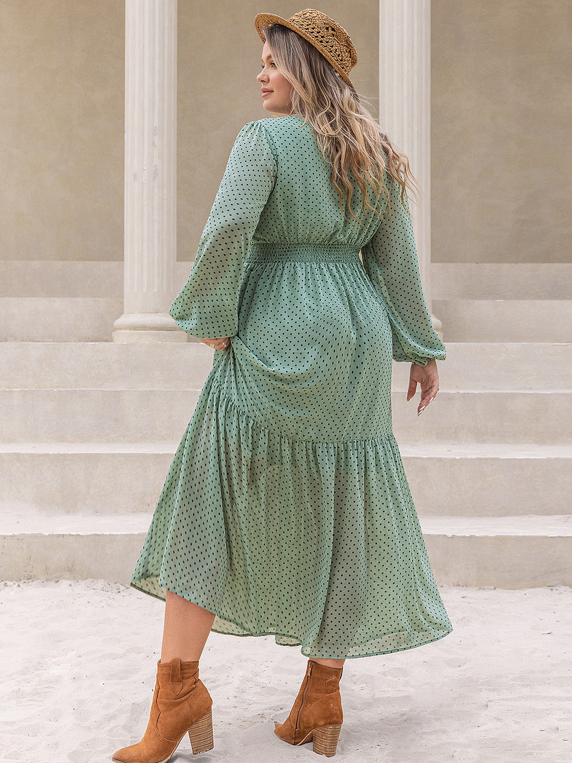 Robe mi-longue à manches longues et col noué avec imprimé à pompons grande taille