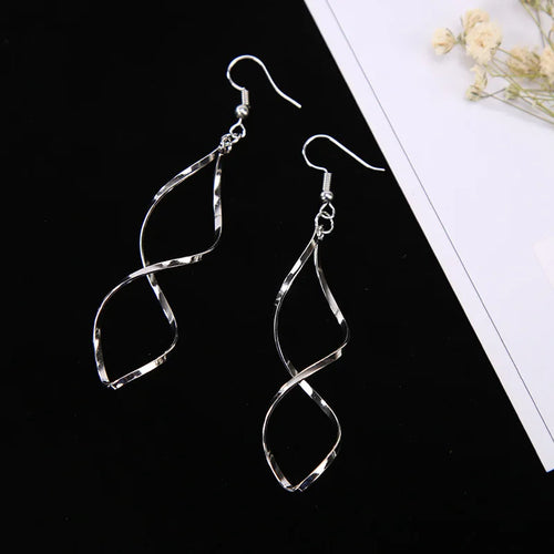 Boucles d'oreilles pendantes en spirale simples et tendance pour femmes, longues boucles d'oreilles pendantes incurvées 