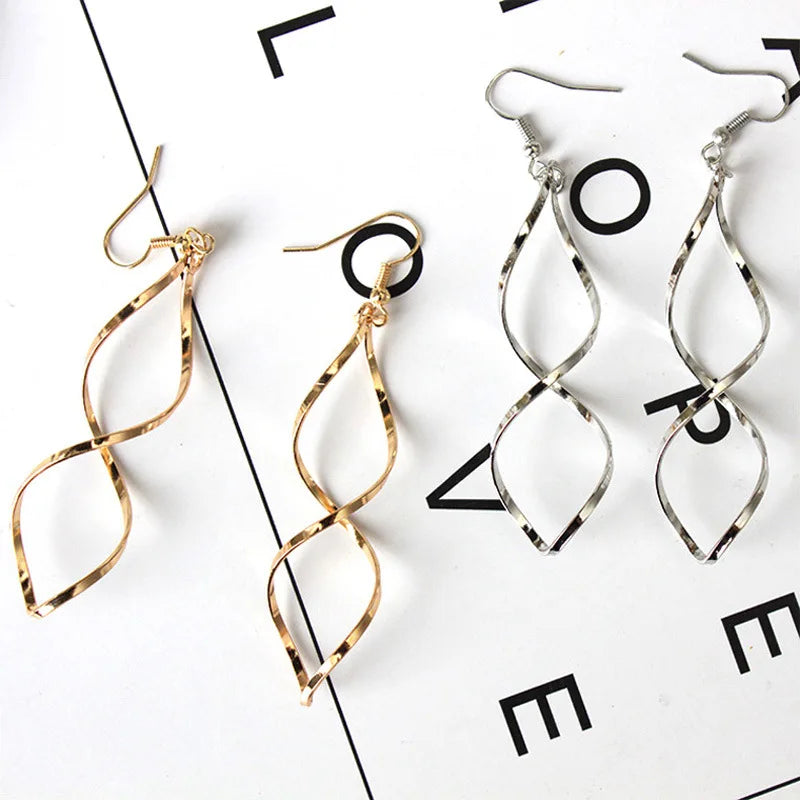 Boucles d'oreilles pendantes en spirale simples et tendance pour femmes, longues boucles d'oreilles pendantes incurvées 