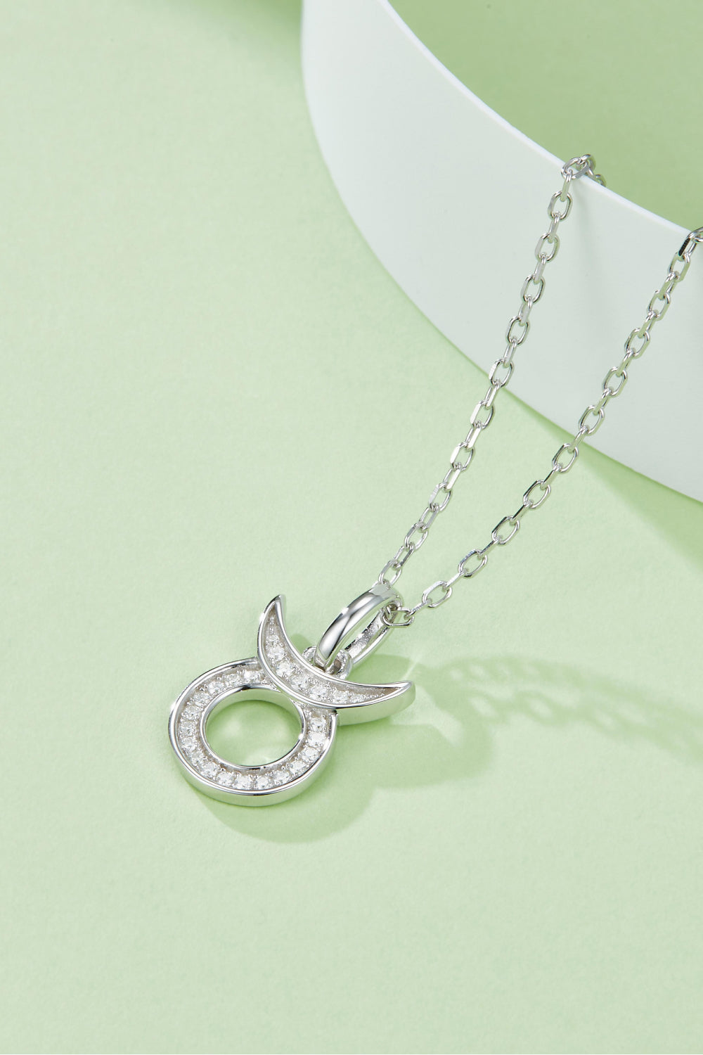 Collier avec pendentif constellation en moissanite