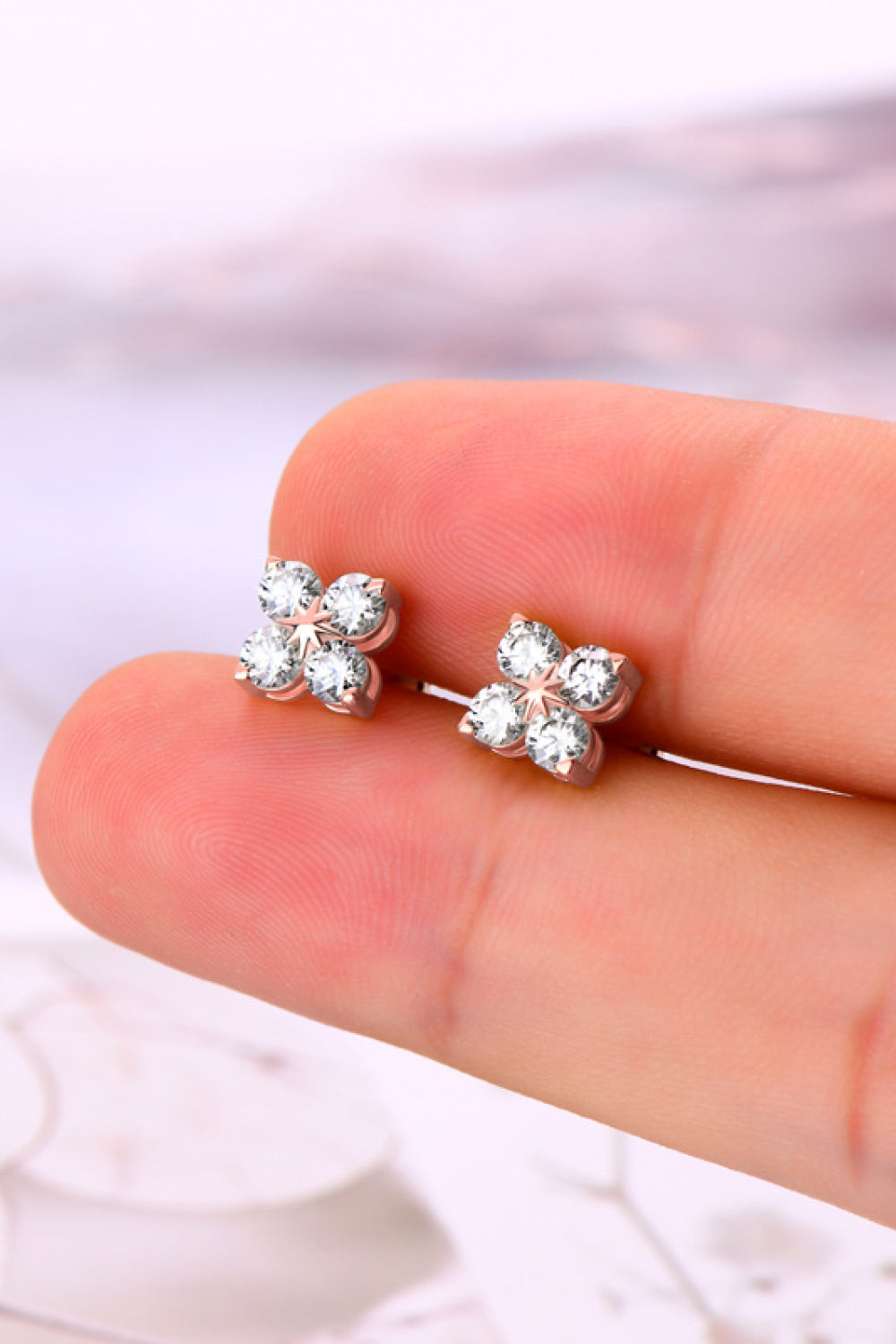 Boucles d'oreilles en argent sterling 925 en forme de trèfle à quatre feuilles avec moissanite