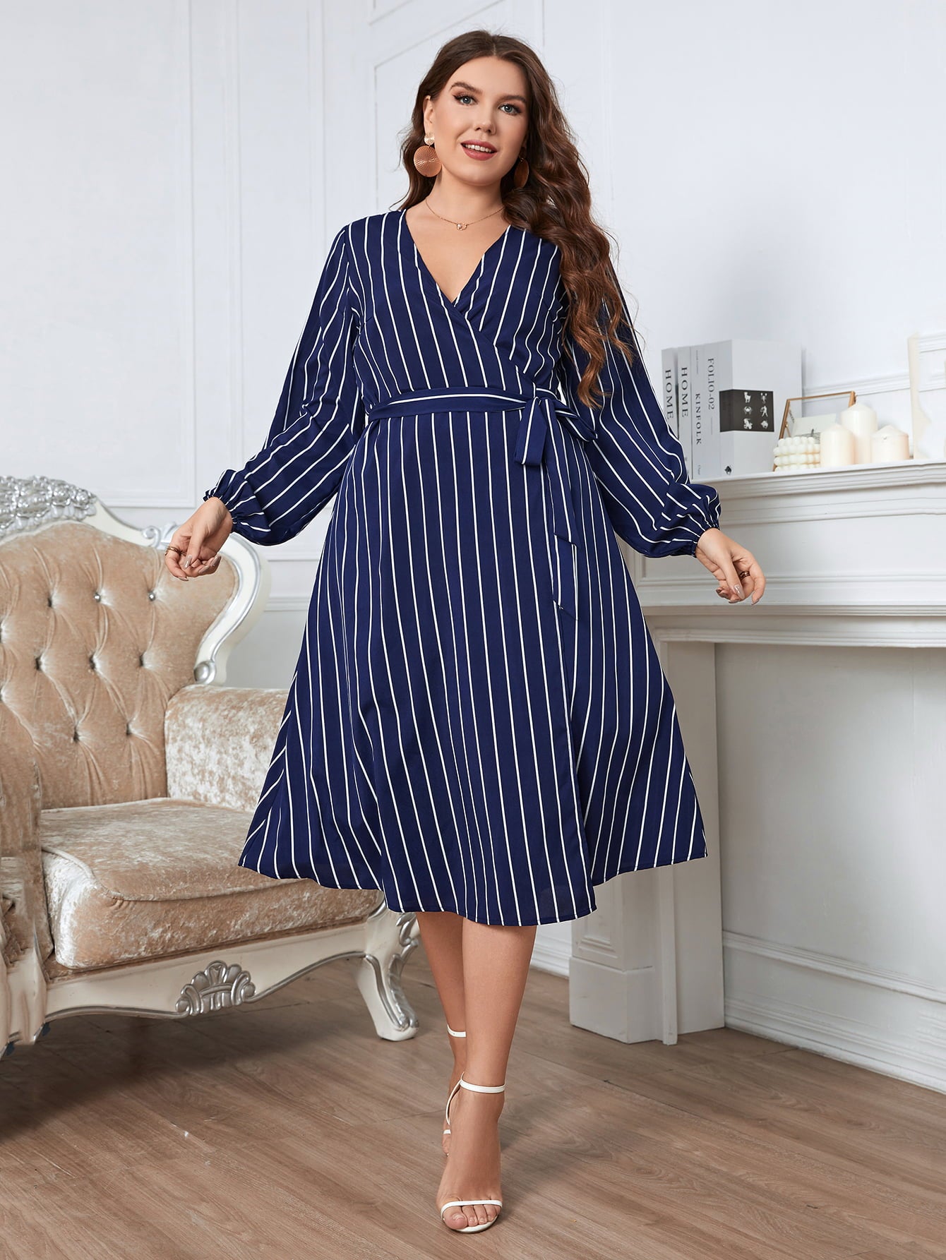 Robe à manches longues à col surplis rayée grande taille Honey Melo Apparel