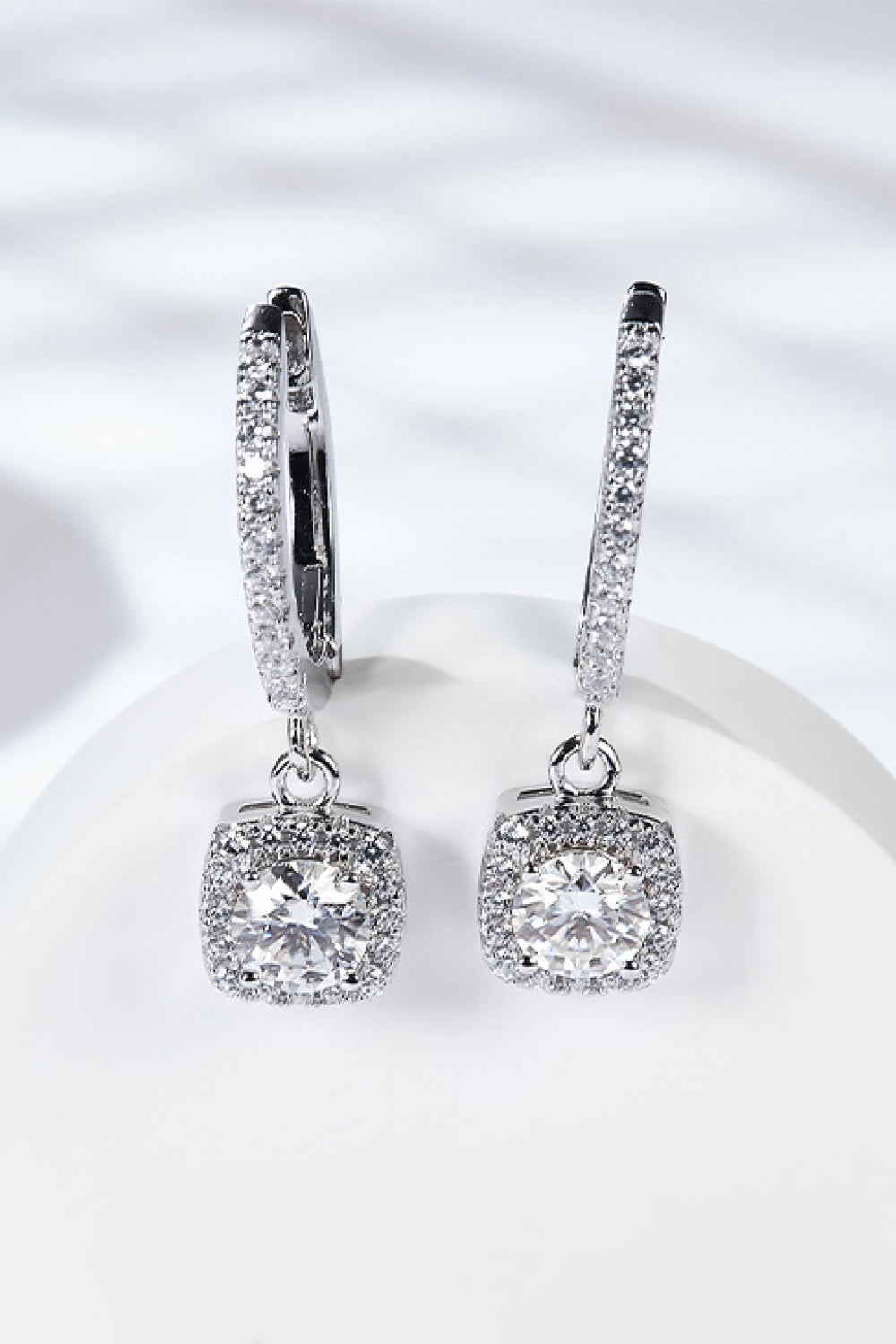 Boucles d'oreilles pendantes en moissanite Adored