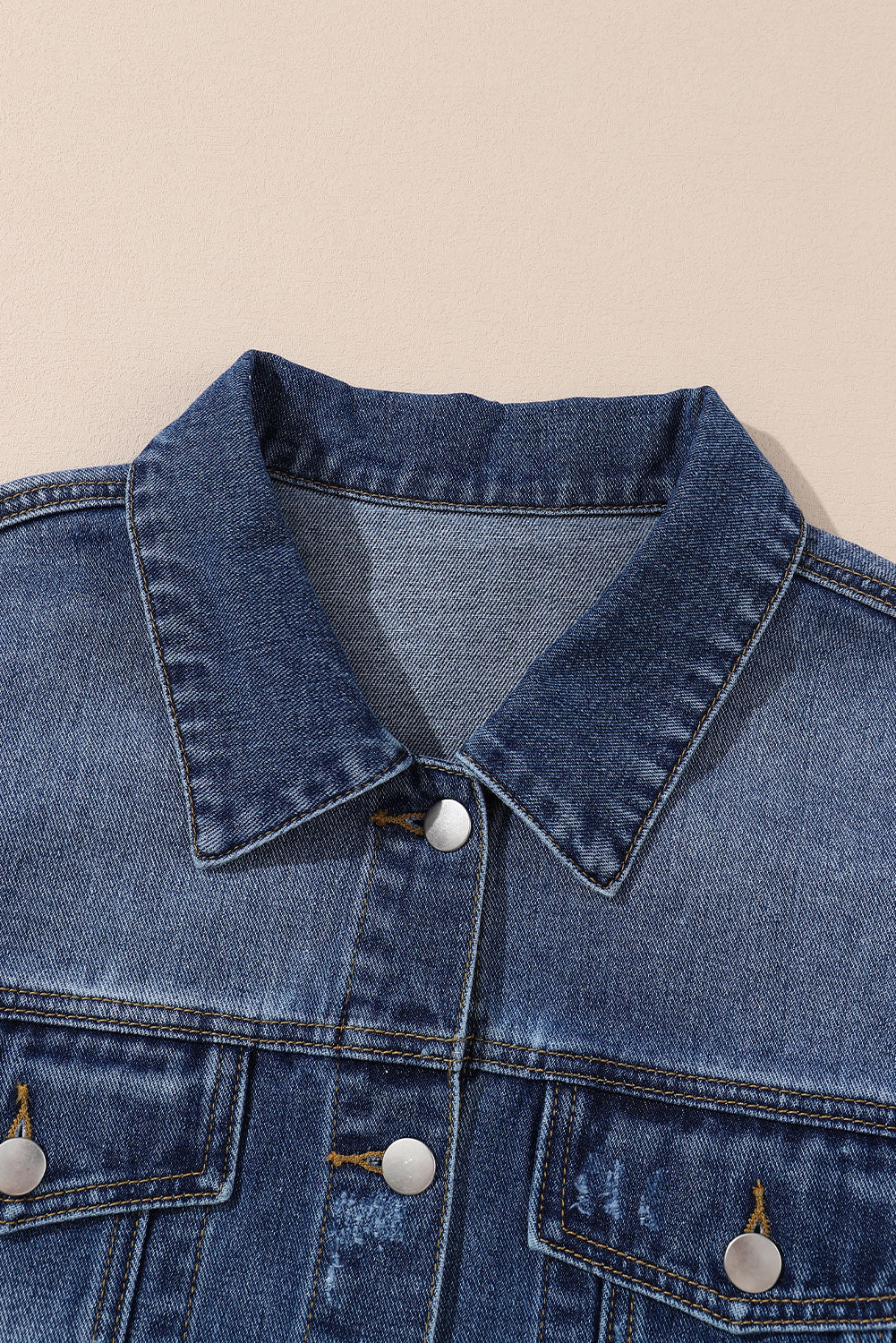 Veste en jean boutonnée à ourlet brut et effet usé grande taille