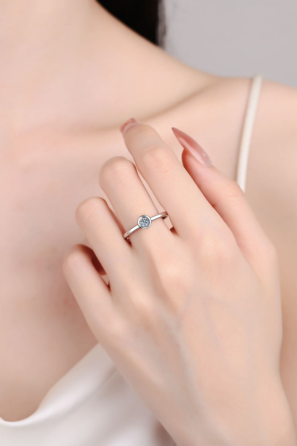 Bague solitaire en moissanite plaquée rhodium