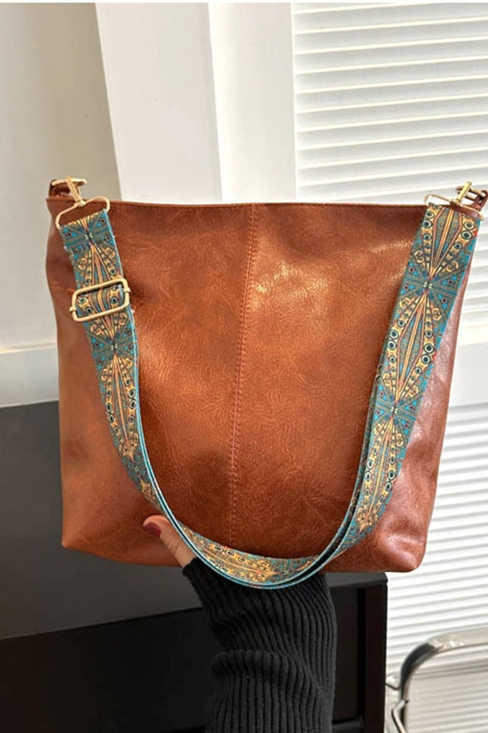 Sac à bandoulière en cuir vegan à motif rétro Zenana