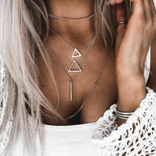 Collier multicouche à double triangle